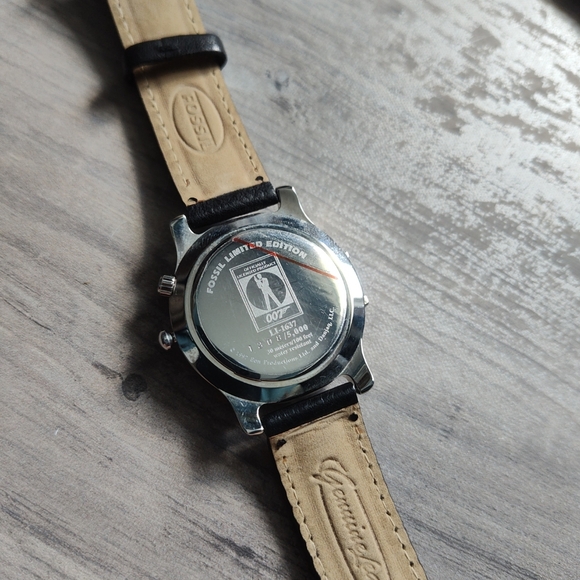 1997 Limited Edition James Bond 007 Fossil Watch - Picture 3 of 3